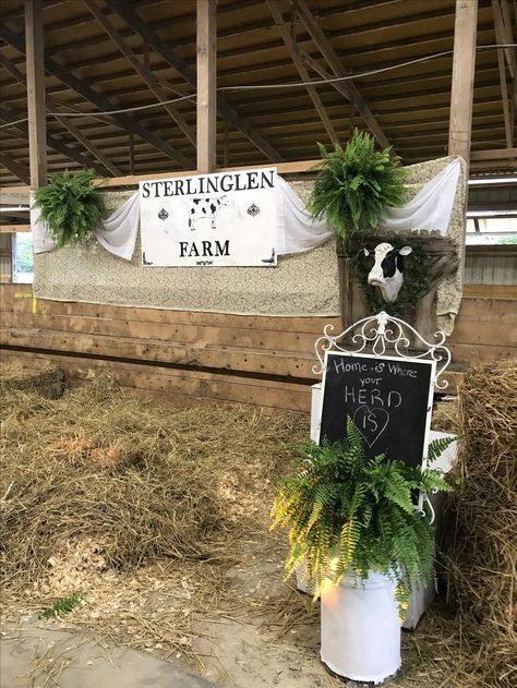 Diy County Fair Decorations, County Fair Booth Display Ideas, Cow Stall Decorations For Fair, Livestock Show Stall Decorations, Fair Signs For Animals, County Fair Stall Decorations Ideas, Goat Pen Decorations Fair, 4h Fair Stall Decorations, Fair Pen Decorating Ideas