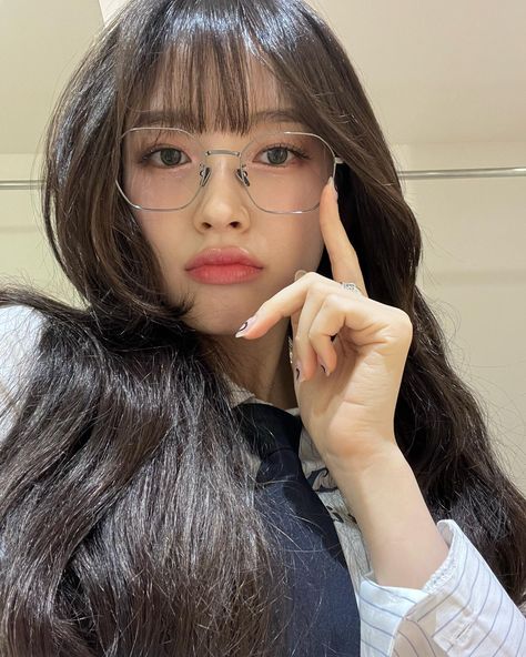 Arin Oh My Girl, Korean Birthday, Oh My Girl, Female Portraits, Golden Child, Instagram Update, Maquillaje De Ojos, Celebrities Female, Kpop Idol