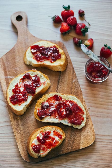 strawberry balsamic jam Balsamic Jam, مربى الفراولة, Summer Flavors, Strawberry Jam Recipe, Strawberry Balsamic, Summer Produce, Fruit Preserves, Breakfast Toast, Jam Recipe