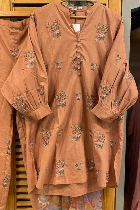 Simple Loan Dress Design, Pakistani Cotton Dress Design, Loan Dresses Design Pakistani, Loan Dress Design, Pakistani Cotton Suits Design, Simple Cotton Suits Designs, Drees Desgin Latest, Lawn Shirt Design, Cotton Suit Designs