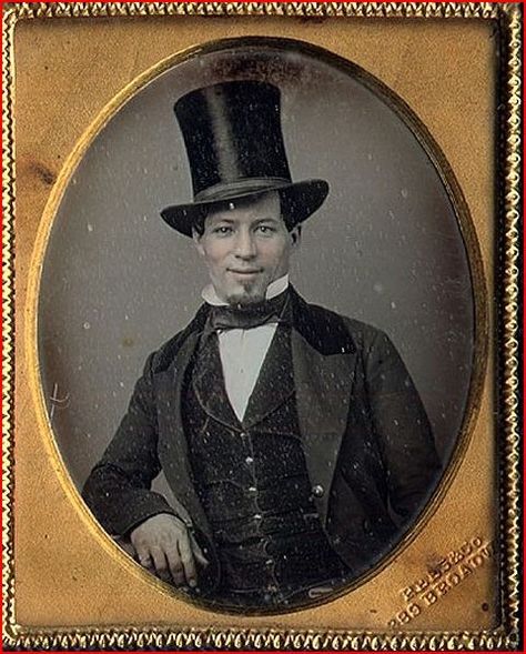 Stove-Pipe Hat – A Favorite Fashion Style for Gentlemen from Victorian Era (18) Louis Daguerre, 19th Century Men, Victorian Men, Victorian Gentleman, Antique Photography, Dapper Gentleman, Top Hats, Vintage Portraits, Antique Photos