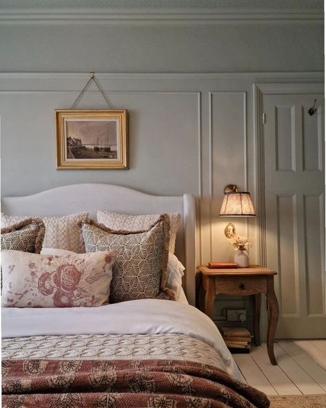 Farrow And Ball Bedroom, Victorian Bedroom, Real Homes, Cottage Bedroom, Bed Bedding, Traditional Bedroom, Spare Bedroom, Primary Bedroom, Bedroom Green