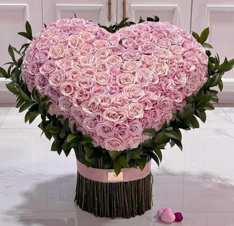 Luxury Flower Arrangement, Heart Bouquet, Florist Studio, Luxury Bouquet, Hotel Flowers, Fresh Flower Arrangements, Luxury Flower Bouquets, Money Flowers, Cute Bunny Pictures