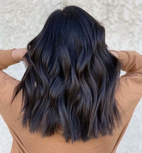 Shoulder Blade-Skimming Style Dark Mid Length Hair, Brown Hairstyles, Dark Brunette Hair, Midlength Haircuts, Classic Brown, Mid Length Hair, Dark Brown Hair, Long Bob, Medium Length Hair Cuts