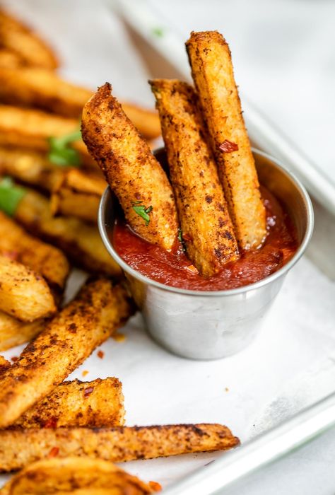 Jicama Recipes, Jicama Recipe, Jicama Fries, Roasted Fingerling Potatoes, Carb Alternatives, Baked Fries, Fries Recipe, Just Bake, Low Carb Paleo