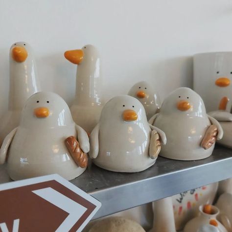 Ceramic Duck Friends (Richard Moonstreet) on Instagram: "Three Wise Men 💫 They bring....erm... baguettes, grissini and ..erm... pavé? who knows! Eagle eyed regulars will notice these friends sat on the "imperfect/seconds" shelf. I do still have some end of season imperfect pals in my store, discounted due to some cosmetic twinges. Keep in mind any orders will be shipped in 28th Dec due to postal timetables. Regular stock will be reappearing next week! Have a lovely Christmas eve!" Clay Duck Tutorial, Duck Clay Art, Clay Goose, Duck Made Out Of Clay, Christmas Ceramics Ideas, Penguin Pinch Pot, Duck Pinch Pot, Ceramic Duck, Sculpture Art Clay