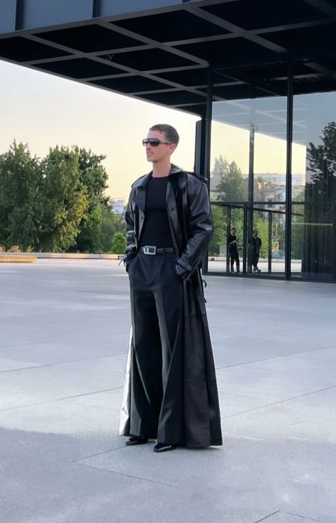 Glam Rock Men Fashion, Mens Edgy Fashion Street Style, Leather Trench Coat Outfit Men, Manu Rios Style, Manu Rios Outfit, Glam Rock Outfit Men, Dinner Outfit Men, Matrix Aesthetic, Goth Fashion Men