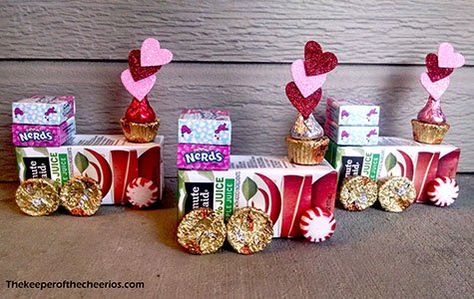 Diy Candy Valentines For Kids, Valentine Day Treats For Kids, Diy Valentine Treats For School For Kids, Valentines Gifts For Kindergarteners, Valentine Day Treats For School, Valentines Day Treats For Kids Classroom, Diy Valentines Gifts For Kids Classroom, Preschool Valentines Treats, Valentine Candy Crafts