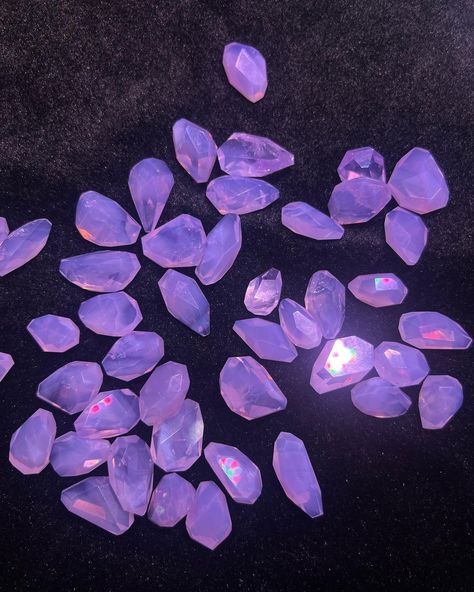 crystal wholesaler on Instagram: “lavender moon quartz 🆕 live sale everyday please join me🥳🥳 If you are interested, please feel free to contact me💕 If you want to find…” Lavender Quartz, Lavender, Moon, Gems, Crystals, Flowers, Instagram