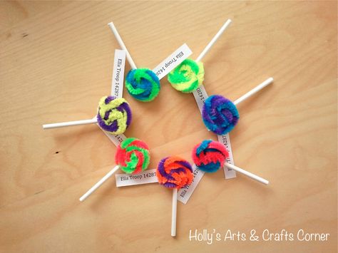 Holly's Arts and Crafts Corner: Craft Project: Girl Scout Swaps Girl Scout Swaps Ideas Easy, Scout Swaps Ideas, Girl Scout Swaps Ideas, Arts And Crafts Corner, Swaps Ideas, Girl Scout Swaps, Crafts Corner, Girl Scouts Brownies, Scout Swaps