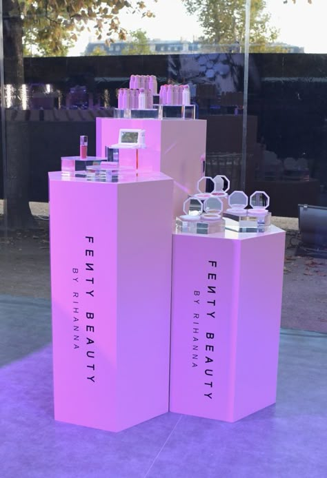 RIHANNA’S FENTY BEAUTY & SEPHORA FRANCE LAUNCH PARTY Fenty Launch Party, Lorvae Launch Party, Fenty Beauty Launch Party, Hair Launch Party Ideas, Skincare Launch Party, Beauty Launch Party, Makeup Event Ideas, Beauty Product Launch Event, Luxury Brand Activation Ideas