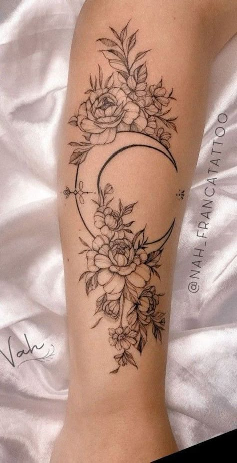 Moon Tattoo Sleeve, Moon And Flowers Tattoo, Floral Tattoo Shoulder, Flower Thigh Tattoos, Chic Tattoo, Full Arm Tattoos, Tattoos For Women Half Sleeve, Moon Tattoo Designs, Flash Tattoo Designs