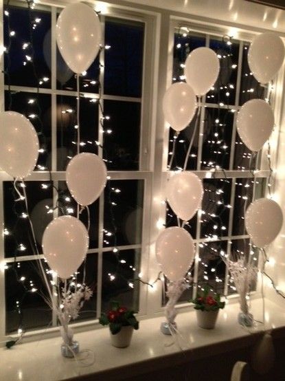 Fantastic Decorations for anything... ballons, Xmas tree lights and a window.. Birthday Window Decorations, Snowball Dance, Xmas Tree Lights, Fairy Lights Decor, 16th Birthday Decorations, Dance Decorations, Birthday Party At Home, Lights Decor, White String Lights