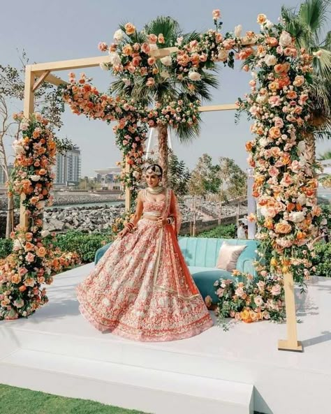 As an annual tradition, Pantone has announced its colour of the year and we are here to tell you how you can incorporate it in your weddings in 2024. But what is the colour of 2024? Peach Fuzz! Otherwise known as PANTONE 13-1023, Peach Fuzz is a warm and cosy shade that falls in between pink and orange. Indian Beach Wedding, Hindu Wedding Decorations, Indian Wedding Theme, Mandap Design, Popular Wedding Colors, Modern Indian Wedding, Desi Wedding Decor, Dubai Wedding, Mandap Decor