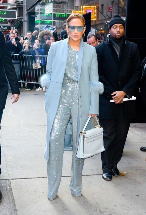 Jennifer Lopez winter style #celebritystyle #streetstyle #winterfashion #winteroutfit Silver Outfit Ideas, Jennifer Lopez Style, Jlo Style, Celebrity Fashion Outfits, Carole Lombard, Natalie Wood, Ingrid Bergman, Julie Andrews, Blue Coat