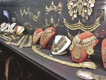 Uluumay Ottoman Folk Costumes and Jewelry Museum in NW Province of Bursa.  http://www.hurriyetdailynews.com/museum-reveals-ottoman-folk-dresses-and-jewelry.aspx?PageID=238=22708=385# Jewelry Museum, Ottoman Jewelry, Visit Turkey, Empire Wedding Dress, Time Clothes, Antique Ottoman, Historical Reenactment, New Museum, Folk Dresses