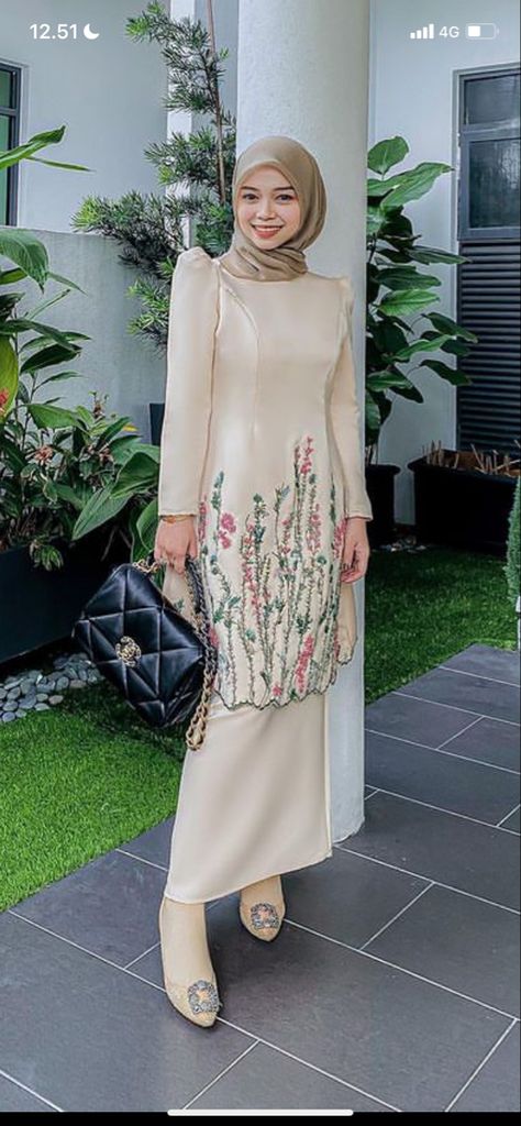 Dress Formal Hijab, Baju Kurung Moden Style 2024, Baju Kurung Modern Style, Raya Outfit Hijab, Baju Kurung Fashion Modern, Baju Kurung Outfit, Baju Raya Ideas Modern, Baju Kurung Wedding, Bridesmaid Melayu