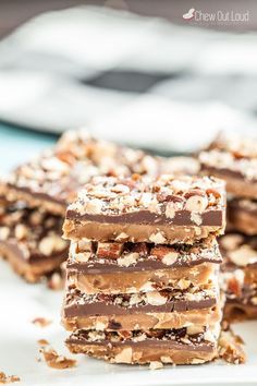 Almond Roca, Toffee Candy, English Toffee, Christmas Candy Recipes, Chocolate Toffee, Chocolate Almonds, Holiday Baking, Candy Recipes, Dessert Bars