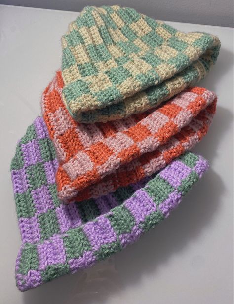 Scrappy Crochet Beanie, Crochet Striped Beanies, Crochet Beanie Scrap Yarn, Crochet Beanie Striped, Striped Crochet Beanie, Crochet Beanies, Yarn Ideas, Scrap Yarn, Crochet Inspo