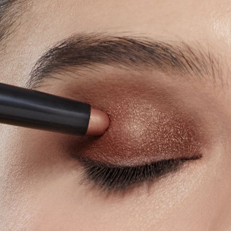 A creamy, richly pigmented, and crease-proof shadow pen and liner. Eye Shadow Liner, Eye Shadow Stick, Cream Eye Shadow, Shadow Liner, Bronze Highlights, Eye Brightener, Mascara Makeup, Beauty Balm, Shadow Sticks