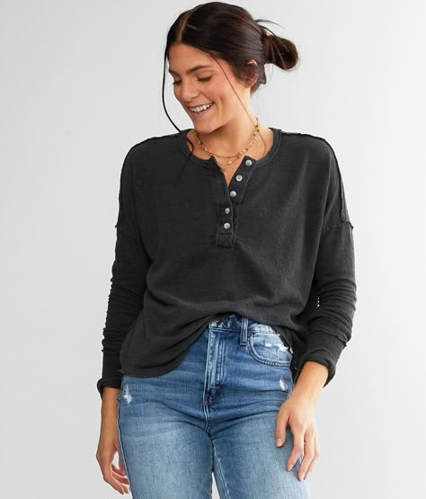 Green Henley Outfit Women, Womens Henley Top Outfit, Henley Outfit Women's, Henley Sweater Outfit, Henley Shirt Women Outfit, Henley Outfit, Henley Top Outfit, Henley Women, Summer Thrift