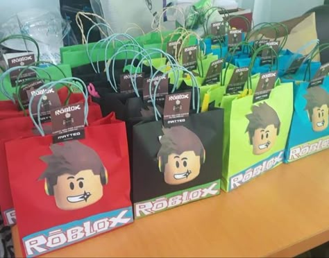 Roblox Gift Bags, Roblox Party Bags, Roblox Loot Bag Ideas, Roblox Goodie Bag Ideas, Birthday Loot Bag Ideas, Diy Loot Bags, Roblox Themed Birthday Party, Loot Bag Ideas, Diy Party Bags