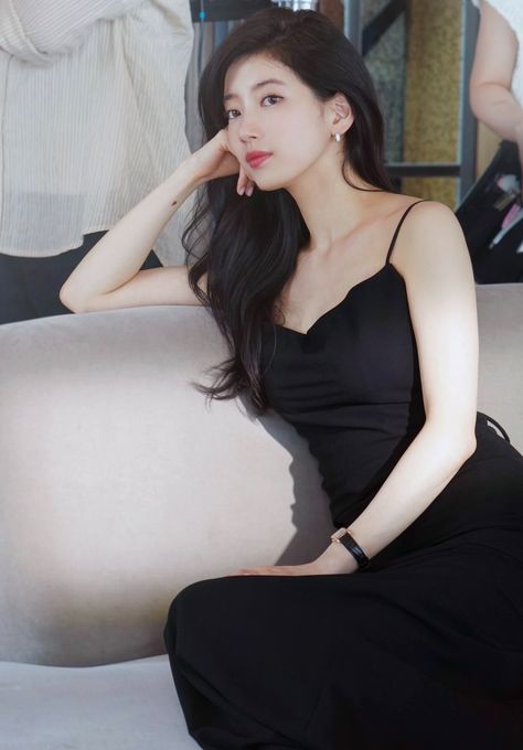 Suzy Dress, Blonde And Brunette Best Friends, Female Celebrity Crush, Miss A Suzy, Bae Suzy, Gwangju, Korean Actresses, Korean Celebrities, Korean Actress