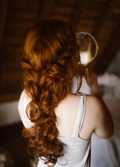 Celtic Wedding Braids, Loose Braid With Flowers, Down Braid Wedding Hair, Wedding Braid Flowers, Curly Hair Loose Braid, Curly Wedding Braid, Wedding Long Braid, Long Red Hair Wedding, Lotr Wedding Hair