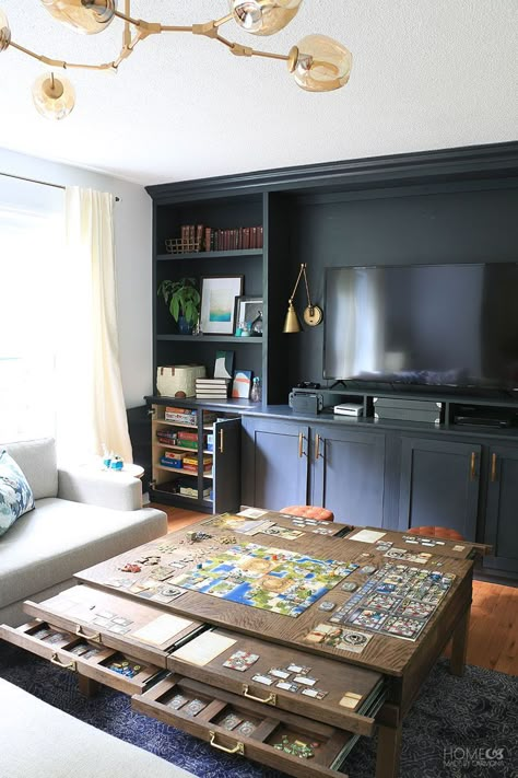 Black Furniture Living Room, Furnitur Ruang Keluarga, Living Room Built Ins, Game Room Basement, Game Room Family, Common Room, Custom Storage, Game Room Design, Gaming Room