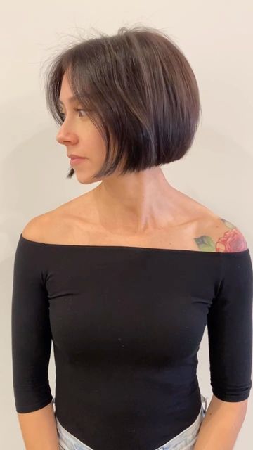 ally barone NJ+SWFL HAIRSTYLIST on Instagram: "BEFORE & AFTER - textured bob haircut by me @hairbyallybarone 🖤💎✨ Cut perimeter with @arcscissors paragon II 6inch. Removed weight & texturized with symmetry 10/10 reversible texturizer✂️ 15% off code Ally15 Styled with @unite_hair 7seconds detangling spray & finished with @unite_hair texturiza spray . . #btconeshot2023_cuttransformation #btconeshot2023_boblob #btconeshot2023_overalltransformation #btconeshot2023_shortcut #btconeshot2023_overalltr Jaw Length Hair, Textured Bob Haircut, Chin Bob, Whoville Hair, Detangling Spray, Best Bob Haircuts, Textured Haircut, Textured Bob, Hair Things