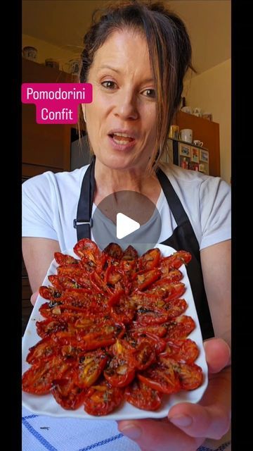 Rosaria Rinaldi on Instagram: "Pomodorini confit, un contorno con tutti i profumi di stagione. Trovi la ricetta completa su www.cucinafunzionale.it  Ingredienti: Pomodorini  Sale Zucchero  Olio evo Origano  Timo Aglio Cottura 150° statico per 1 ora circa #pomodoriniconfit#pomodorini#contornifacili#speedychef" May 23, Chef, Audio, On Instagram, Instagram