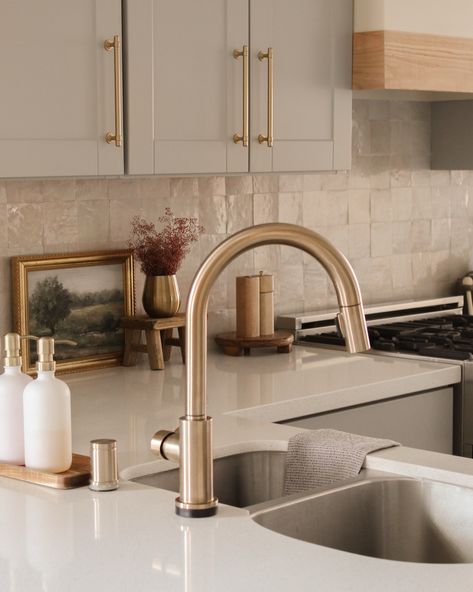 Shop DELTA Trinsic Single-Handle Touch … and other curated products on LTK, the easiest way to shop everything from your favorite creators. Classic Kitchen, Kitchen Counters, Kitchen Farmhouse, Kitchen Hardware, Kitchen Reno, Boho Home, Home Reno, Design Tips, Home Decor Kitchen