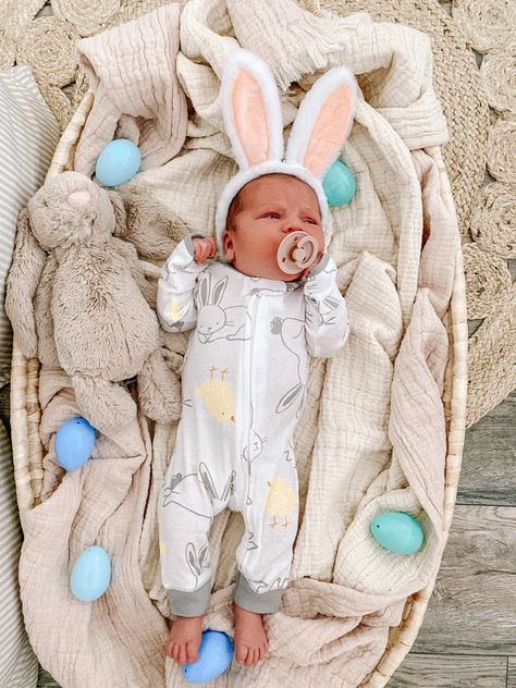 Baby in basket in Easter pajamas photography Easter Photography, Easter Baby, Easter Photos, 1st Year, Baby Easter, Baby Essentials, Toddler Fashion, Future Kids