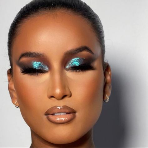 Jewel Toned Eyeshadow Looks, Colorful Glam Makeup, Jewel Tone Makeup, Royal Blue Eye Makeup, Blonde Tattoo, Black Smokey Eye Makeup, Eyebrow Makeup Tips, Makeup For Black Skin, Brown Skin Makeup