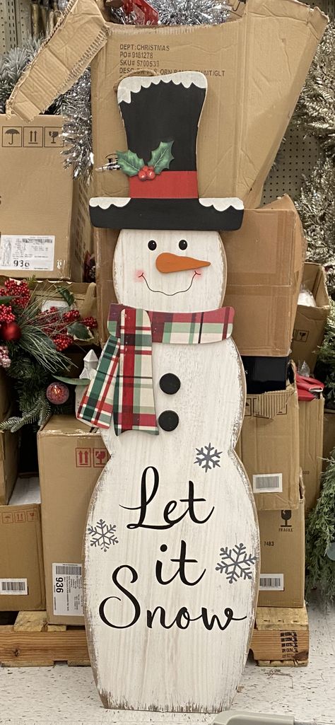 Snow Man Wood Craft, Wood Snowman Crafts Diy, Wooden Snowman Crafts Wood Patterns, Wooden Snowman Diy Front Porches, Outdoor Snowman Decorations, Wooden Snowmen Diy, Snowman Decorations Diy, Snowman Wood Crafts, Wooden Snowman Crafts