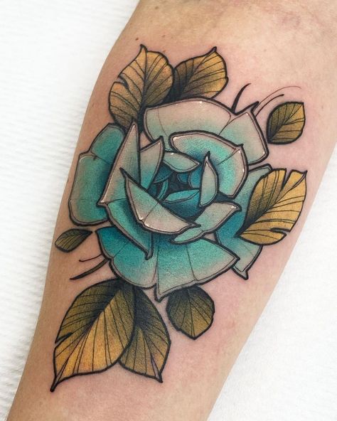 Neo Traditional Roses, Neo Tattoo, Skull Rose Tattoos, Traditional Tattoo Flowers, Traditional Roses, Rose Tattoo Design, New School Tattoo, Tattoo Feminina, Cover Up Tattoos