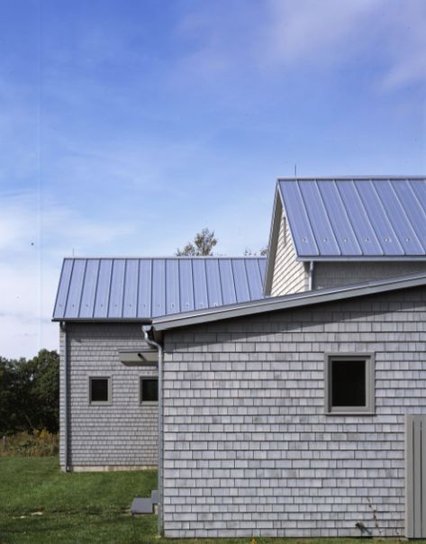 Architect Visit: Deborah Berke in Litchfield County, Connecticut - Gardenista Remodeling Hacks, Shingle House, Solar Roof Tiles, Road House, Shingle Siding, Wood Shingles, Cedar Shingles, Solar Energy Panels, Solar Roof