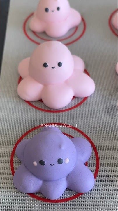 🐙 How to make cute octopus Meringue Cookies   #meringuecookies #meringue Meringue Cookies Design, Octopus Dessert, Meringue Figures, Easter Meringue Cookies, Meringue Shapes, Meringue Designs, Meringue Decoration, Meringue Animals, Cute Meringue Cookies