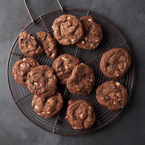 Hot Chocolate Cookies Hot Chocolate Cookie Recipes, Rolo Cookies, Hot Chocolate Cookies, Spritz Cookies, Baking Cocoa, Hot Cocoa Mixes, Best Christmas Cookies, Crinkle Cookies, Hot Chocolate Mix