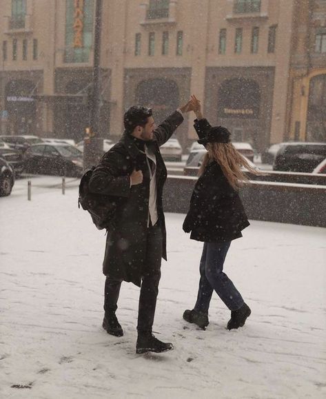 Love, dance, snow, winter, kiss Snow Dance, Date Ideas For Couples, Snow Couple, Holiday Romance, I Love Winter, Winter Love, Under The Mistletoe, Ideas For Couples, Winter Scenery