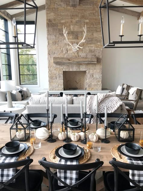 Modern Farmhouse Fall Tablescape - Styled By Kasey Farmhouse Tables, French Country Living Room, Apt Ideas, Trendy Living Rooms, Country Living Room, Farmhouse Dining, French Country Decorating, Stone Fireplace, Dining Table Decor