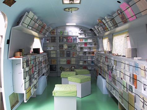 Projet Mobilivre    Armed with approximately 300 books that include everything from small press publications to bigger name titles, the sleek Mobilivre Bookmobile travels across America and Canada annually. The vintage airstream trailer is supported through the help of volunteers — many based in Philadelphia and Montreal, QC — happily and stylishly distributing the written word. Mobile Bookstore, Caravan Shop, Mobile Library, Book Stores, Vintage Airstream, Mobile Business, Airstream Trailers, Home Libraries, Book Shelves