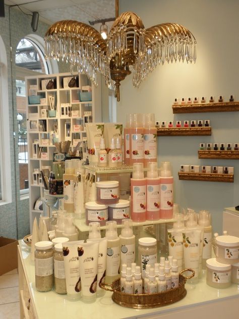 Exclusively ~ Amazing Handmade Natural Body Care Products ... Guest Love It. My Retail Business has Worldwide Success! Spa Retail Display Ideas, Simple Shelves, Barcelona Nightlife, Hotel Barcelona, Flourish Design, Boutique Display, Cosmetic Display, Soap Shop, Retail Merchandising