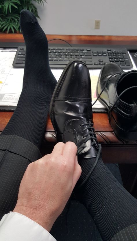 Men Socks Suit, Baju Kahwin, Men In Socks, Dad Socks, Mens Socks Fashion, Black Leather Dress Shoes, Suits Men Business, Trendy Boy Outfits, Gentleman Shoes