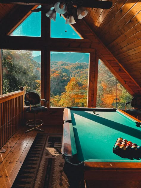 Tennessee Cabin Aesthetic, Birthday Cabin Trip, Gatlinburg Tennessee Fall, Gatlinburg Aesthetic, Fall Cabin Aesthetic, Gatlinburg Tennessee Aesthetic, Cabin Trip Aesthetic, Cabin Girls Trip, Gatlinburg Bachelorette