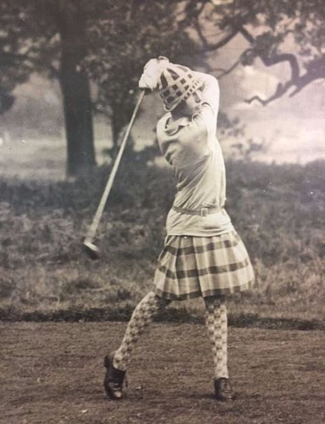 20 Interesting Vintage Photographs of Women Playing Golf From Between the Late 19th and Early 20th Century ~ Vintage Everyday Cute Golf Outfit, Golf Club Grips, Golf Attire Women, Golf School, Womens Golf Fashion, Girls Diary, Golf Attire, Perfect Golf, Vintage Golf