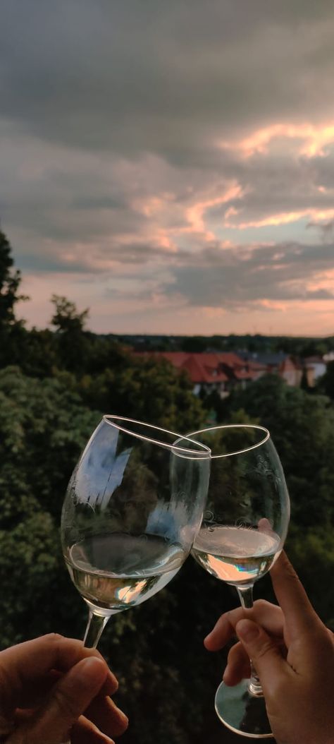 Glass of wine and the city 
Phone wallpaper 
Evening sky Wine Background Wallpapers, Wine Glass Wallpaper, City Phone Wallpaper, Hill Background, Wine Background, Wine Wallpaper, Glass Wallpaper, Wallpaper Flowers, Android Wallpaper Flowers