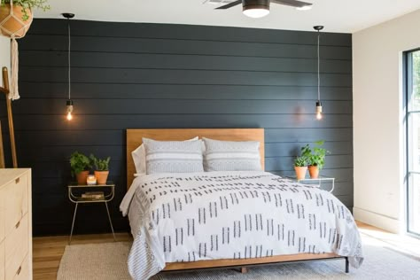 Ultimate Bedroom, Bedroom Ideas For Couples Modern, Shiplap Wall, Bedroom Accent, Accent Wall Bedroom, Ideas Hogar, Wall Bedroom, Farmhouse Bedroom Decor, Couple Bedroom