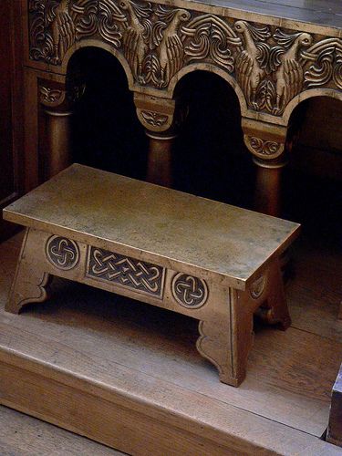 Byzantine motifs are featured on Queen Marie of Roumanias gilded wood furniture circa 1900 to 1910 14 Slavic Furniture, Byzantine Furniture, Byzantine Motifs, Ancient Furniture, Egyptian Furniture, Wolf Totem, Medieval Furniture, Props Concept, Carved Furniture