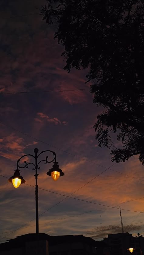 Sky Photography Nature, Sky Pictures, Night Scenery, Night Landscape, Pretty Landscapes, Back Ground, Evening Sky, Pretty Sky, Aesthetic Photography Nature